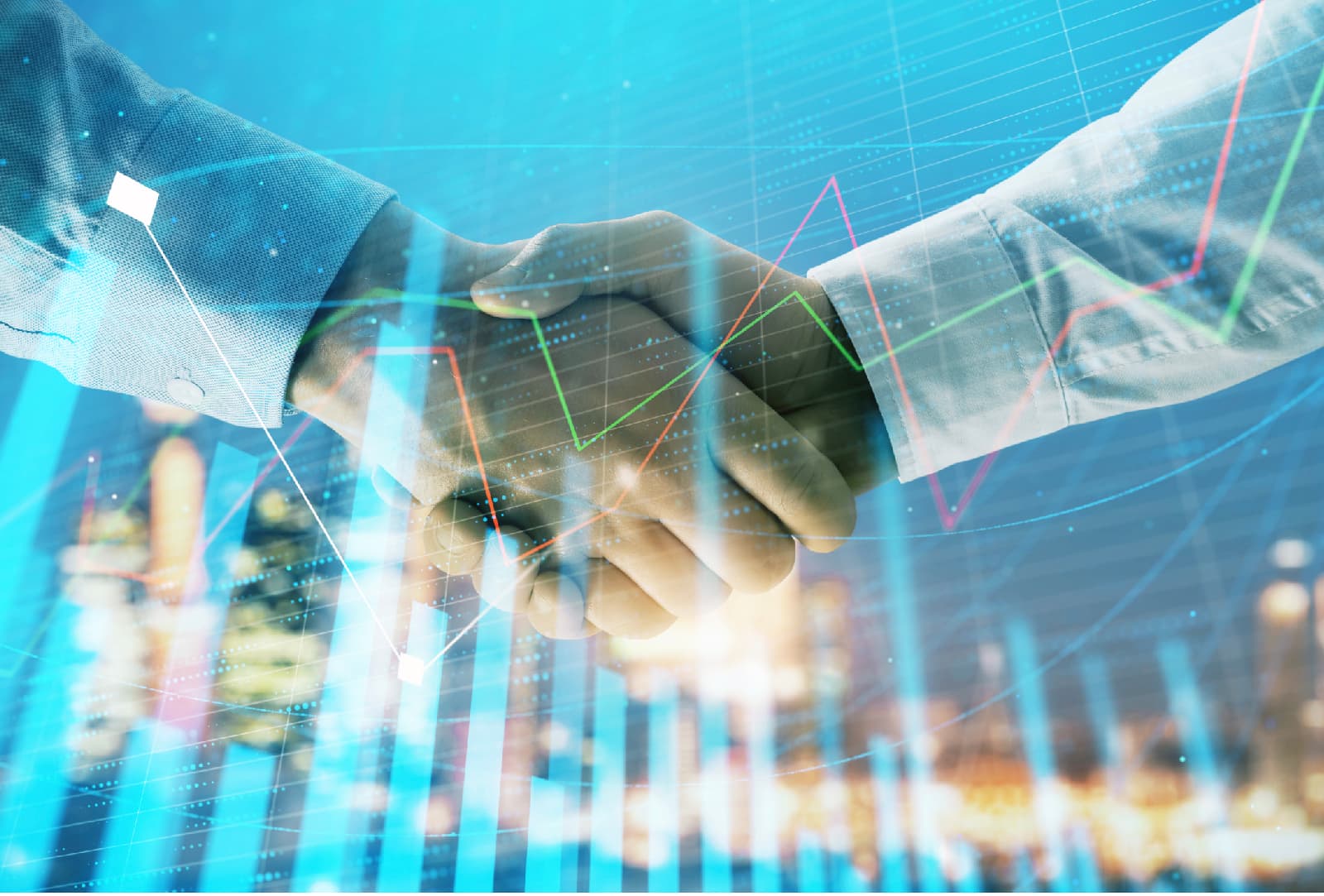 تظهر في الصورة شخصان يصافحان بعضهما البعض.